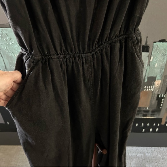 Universal thread black linen blend romper size small w/ pockets. - Picture 3 of 6